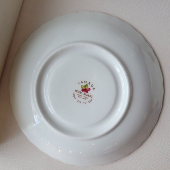 Royal Albert Canada "From Sea To Sea" Teacup & Saucer Set - Picture 4 of 5